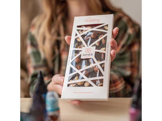 Obrázek //Hořká čokoláda Passion s ořechy 120g Janek